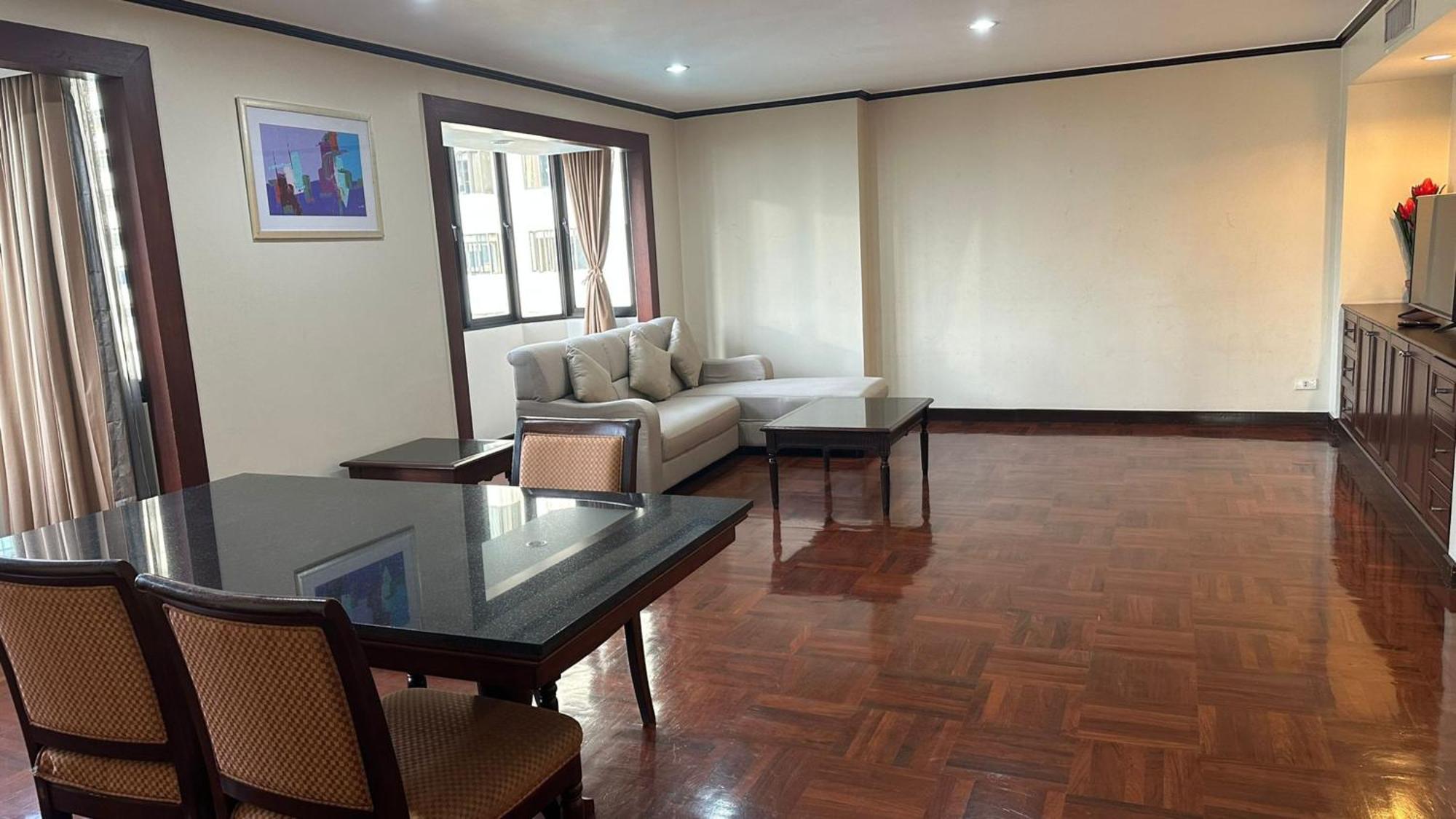 Omni Tower Nana Bangkok - Serviced Apartment On Sukhumvit Soi 4 Buitenkant foto