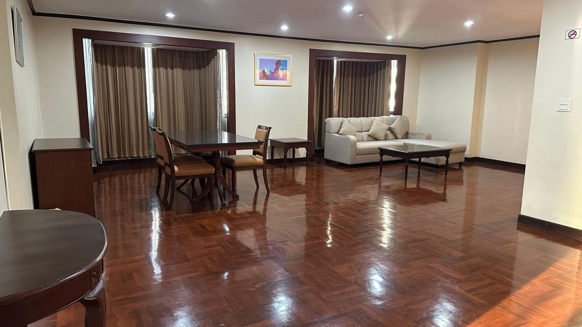 Omni Tower Nana Bangkok - Serviced Apartment On Sukhumvit Soi 4 Buitenkant foto