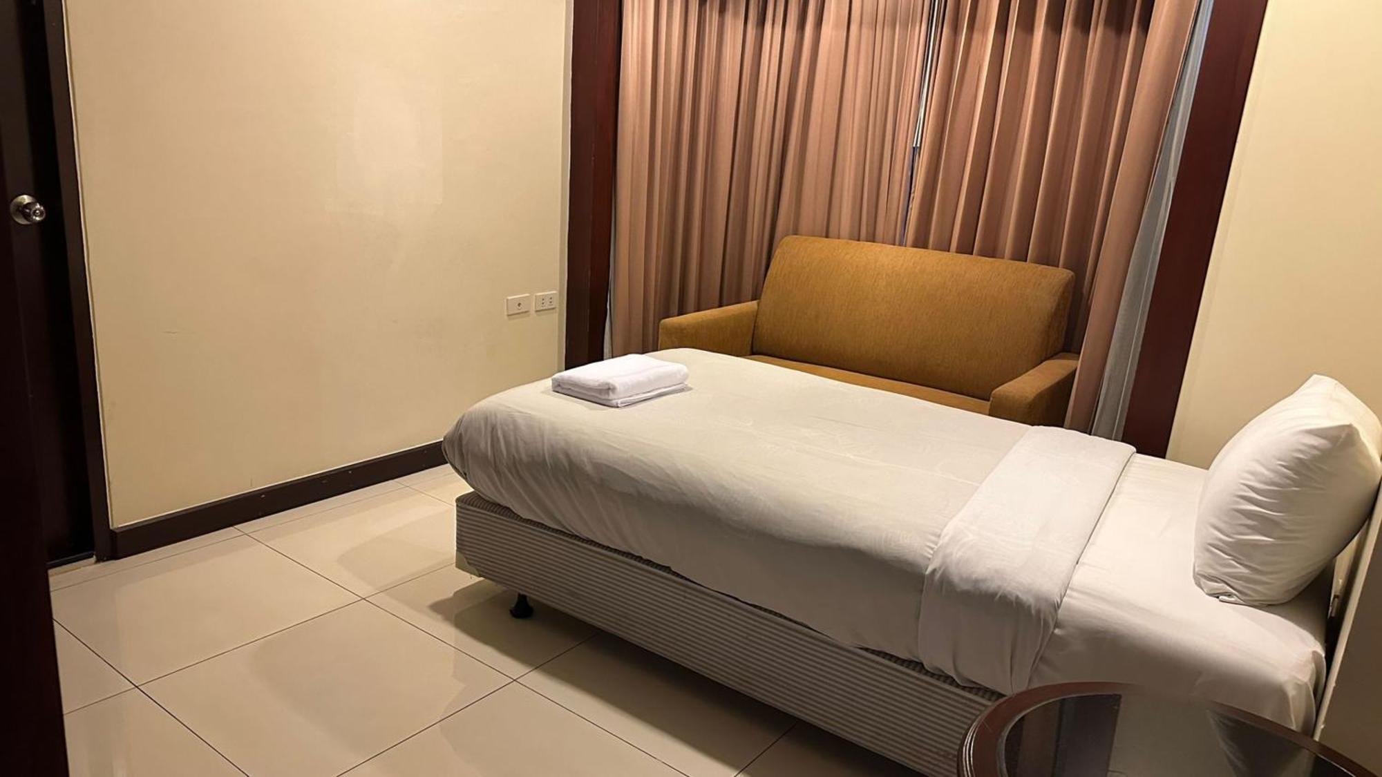 Omni Tower Nana Bangkok - Serviced Apartment On Sukhumvit Soi 4 Buitenkant foto