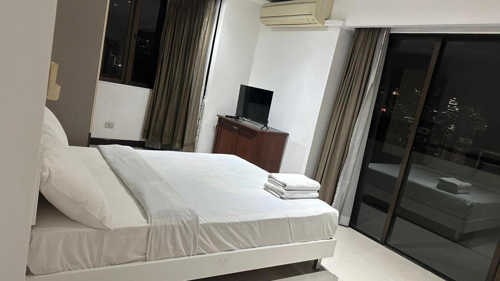 Omni Tower Nana Bangkok - Serviced Apartment On Sukhumvit Soi 4 Buitenkant foto