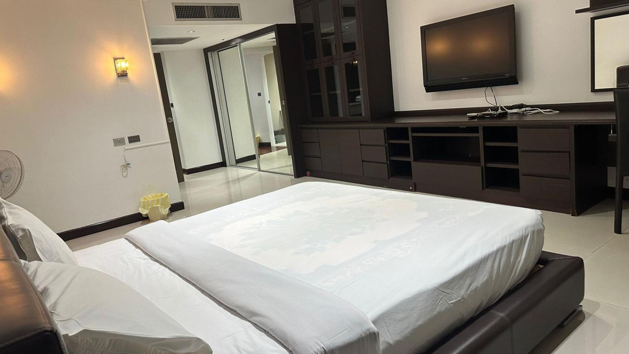 Omni Tower Nana Bangkok - Serviced Apartment On Sukhumvit Soi 4 Buitenkant foto