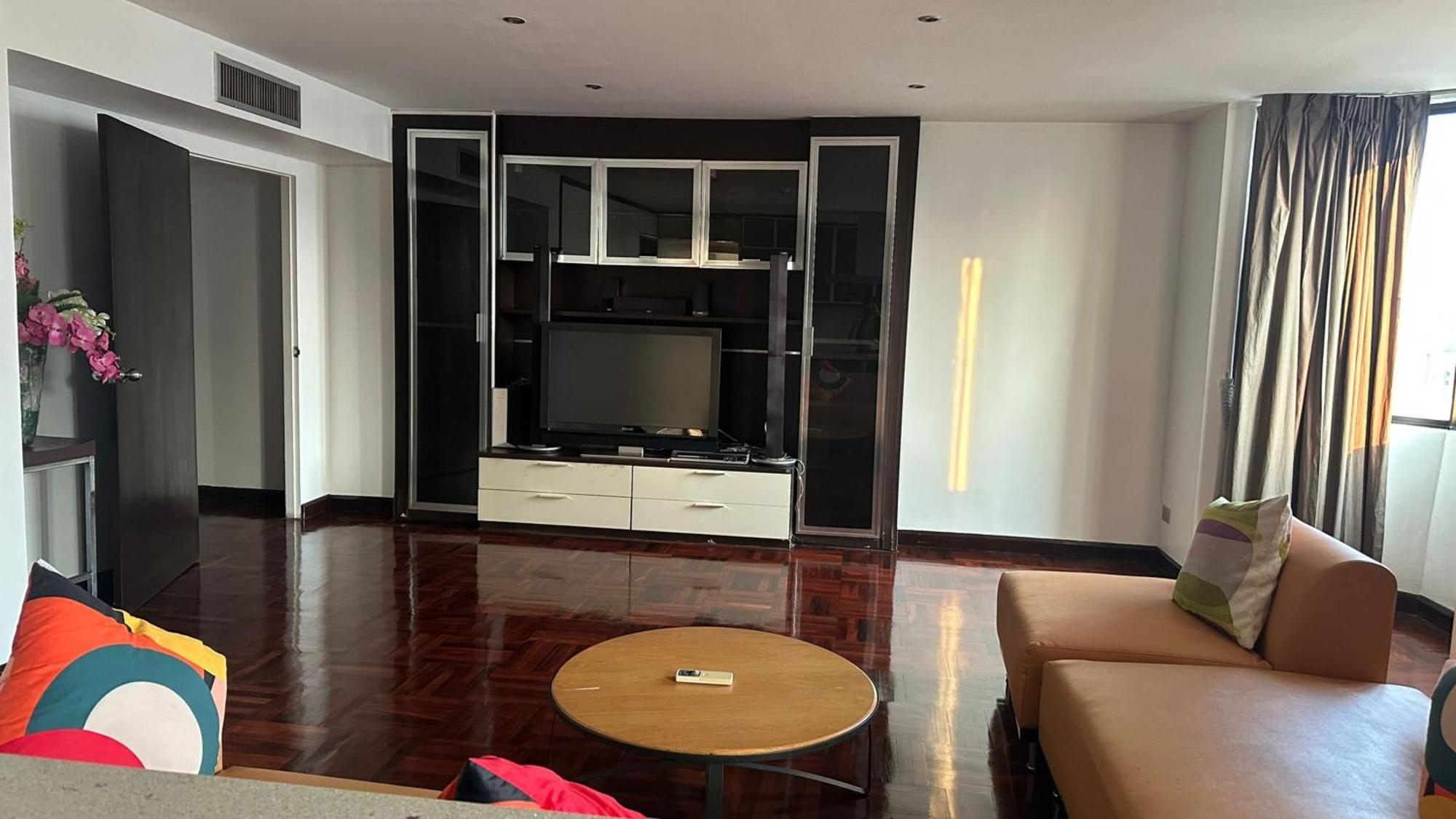 Omni Tower Nana Bangkok - Serviced Apartment On Sukhumvit Soi 4 Buitenkant foto