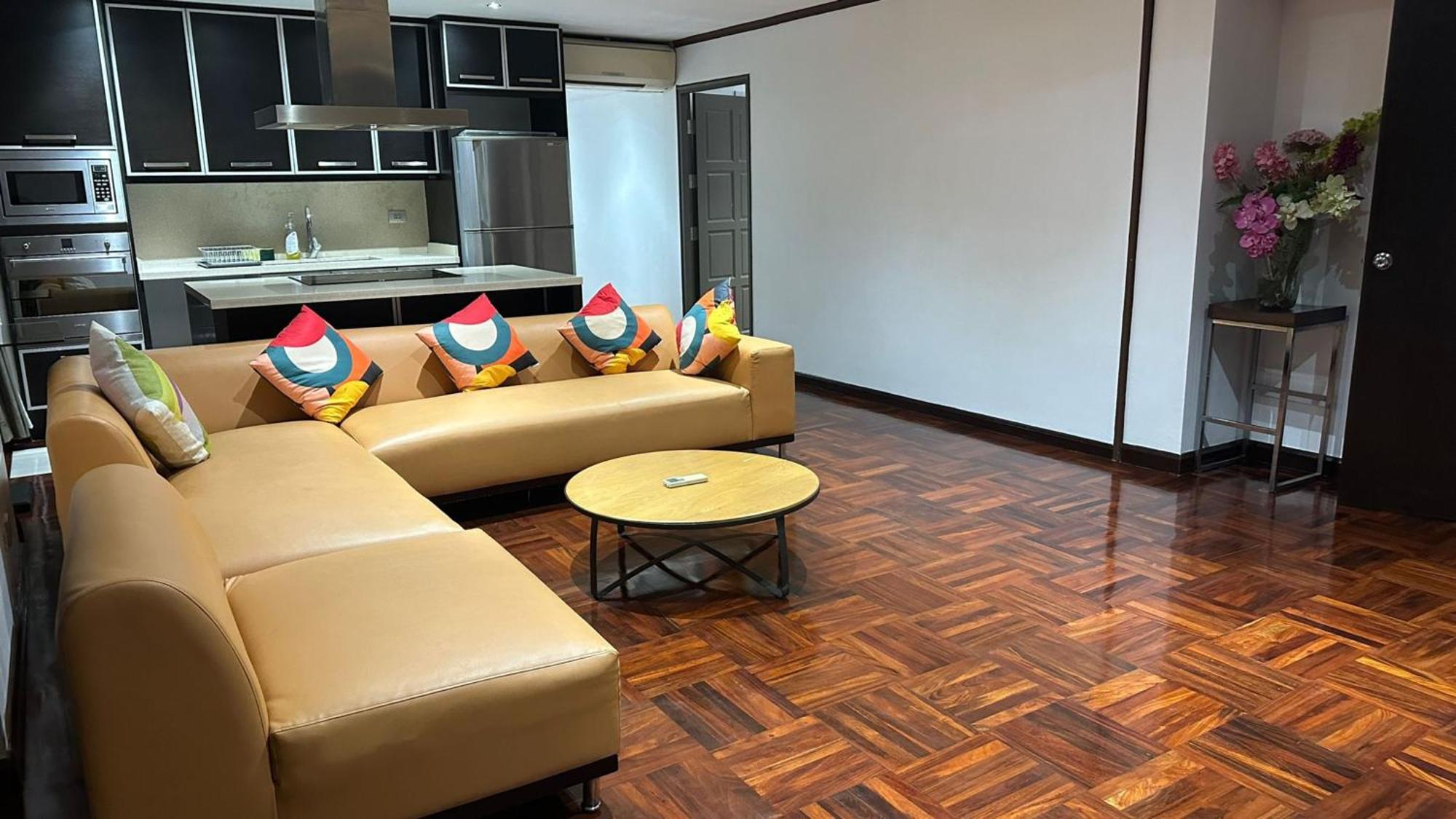 Omni Tower Nana Bangkok - Serviced Apartment On Sukhumvit Soi 4 Buitenkant foto