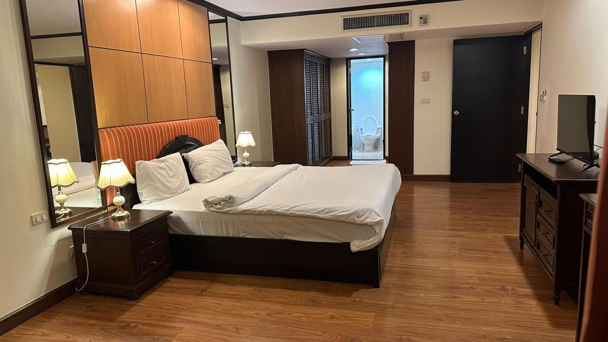 Omni Tower Nana Bangkok - Serviced Apartment On Sukhumvit Soi 4 Buitenkant foto
