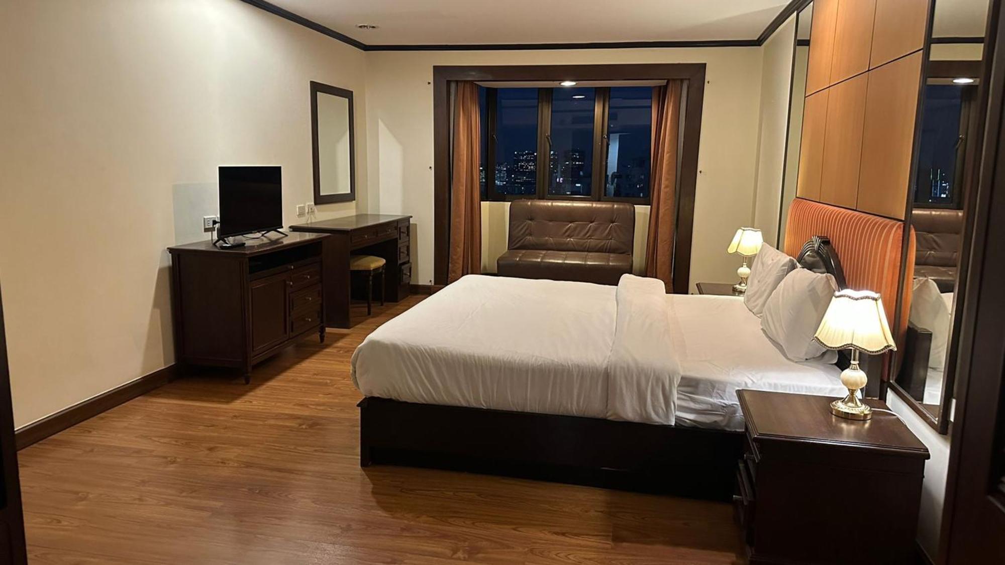 Omni Tower Nana Bangkok - Serviced Apartment On Sukhumvit Soi 4 Buitenkant foto