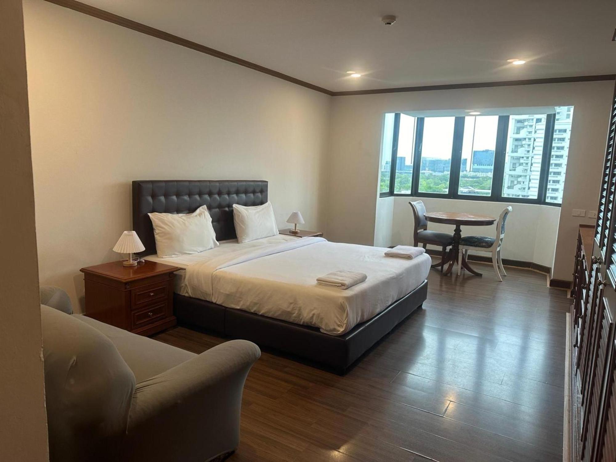 Omni Tower Nana Bangkok - Serviced Apartment On Sukhumvit Soi 4 Buitenkant foto