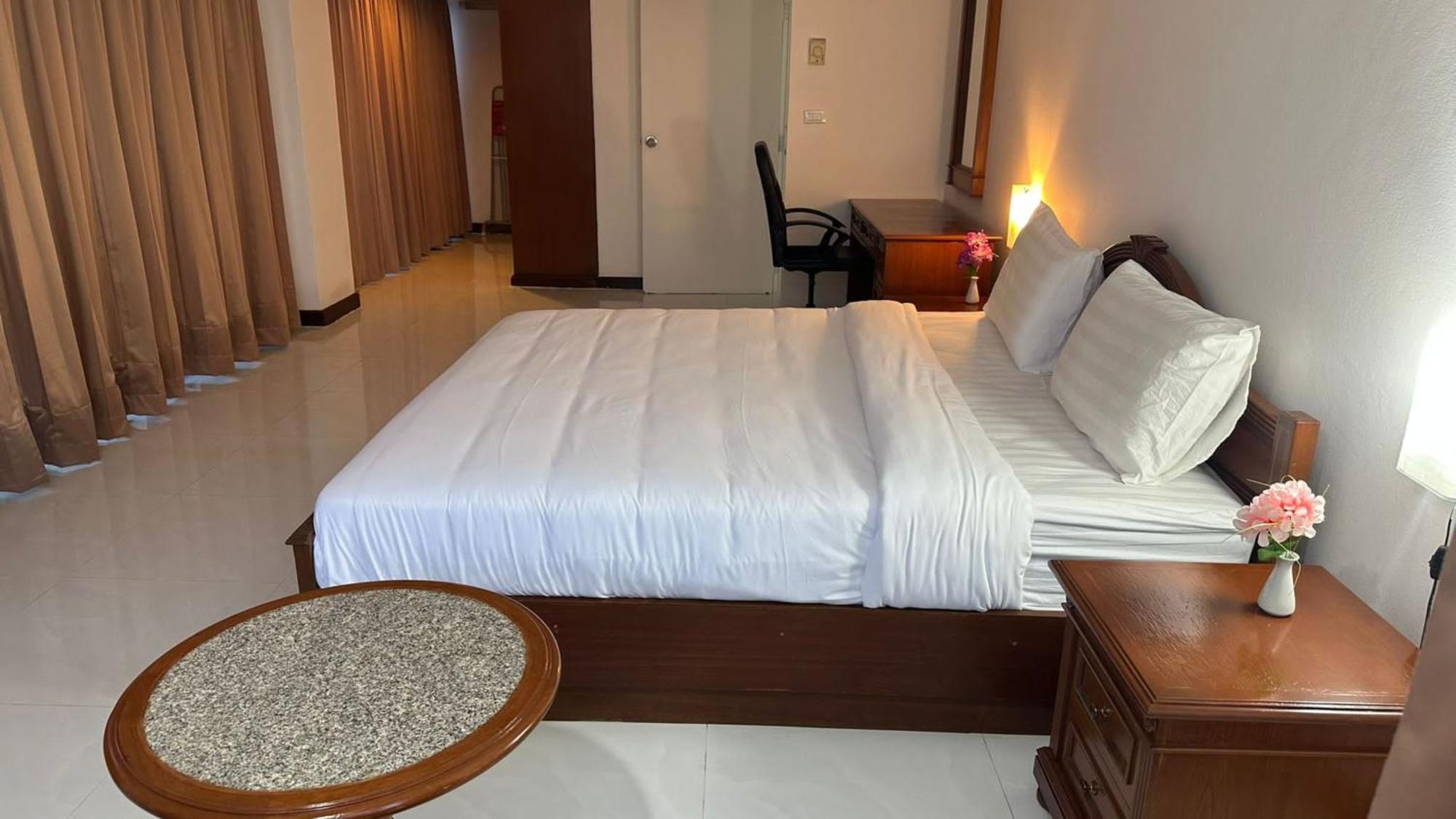 Omni Tower Nana Bangkok - Serviced Apartment On Sukhumvit Soi 4 Buitenkant foto