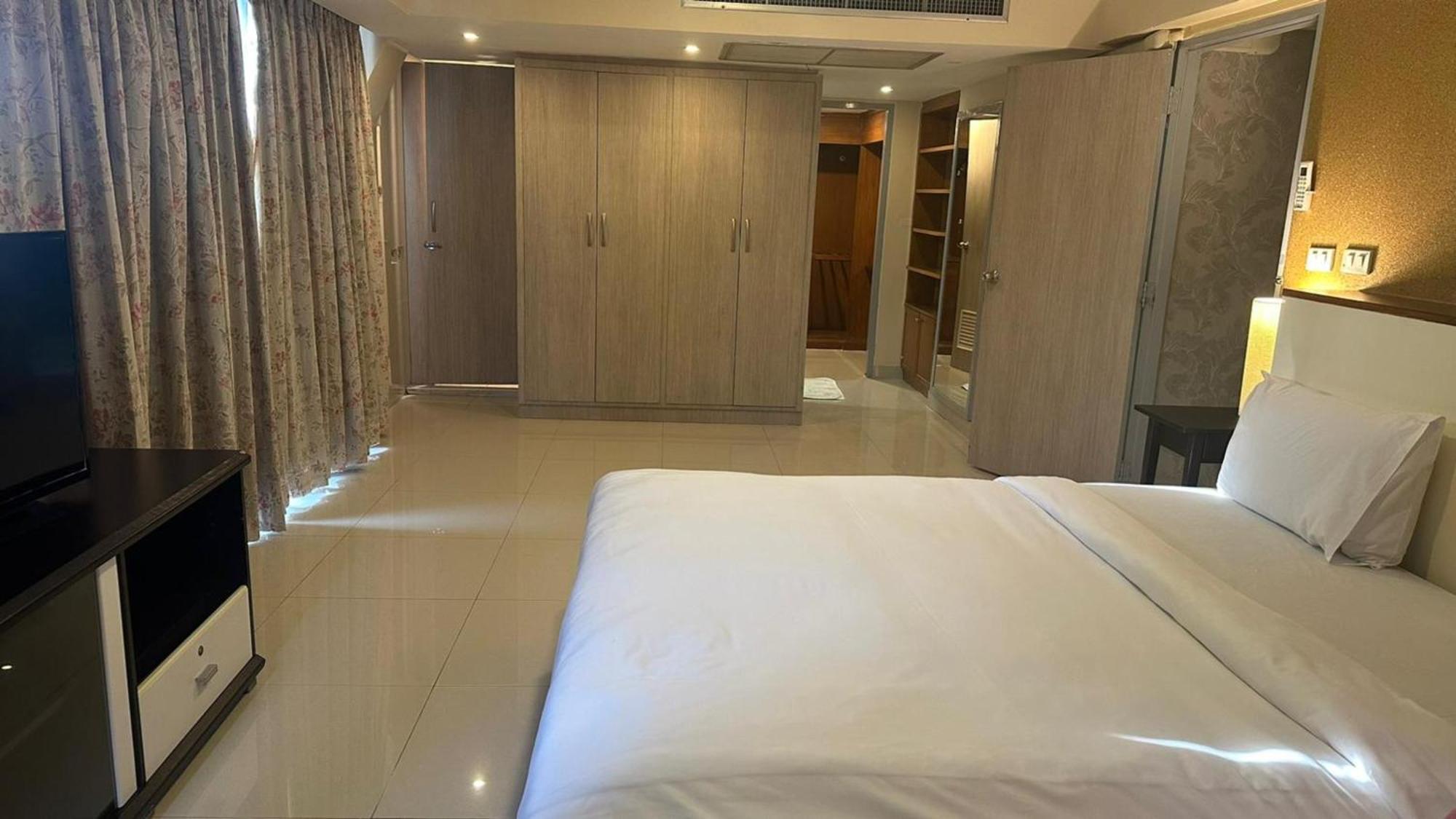 Omni Tower Nana Bangkok - Serviced Apartment On Sukhumvit Soi 4 Buitenkant foto