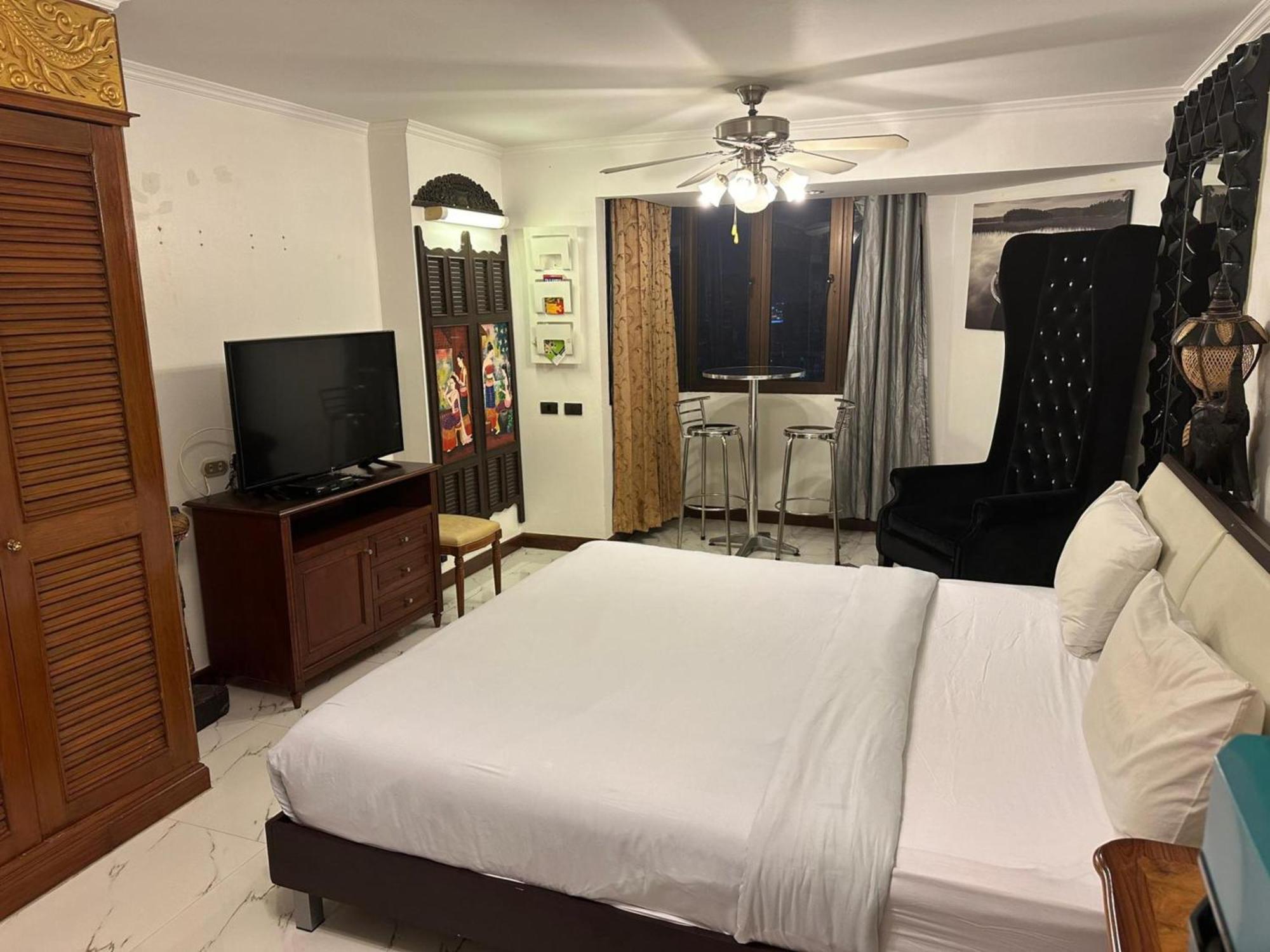 Omni Tower Nana Bangkok - Serviced Apartment On Sukhumvit Soi 4 Buitenkant foto