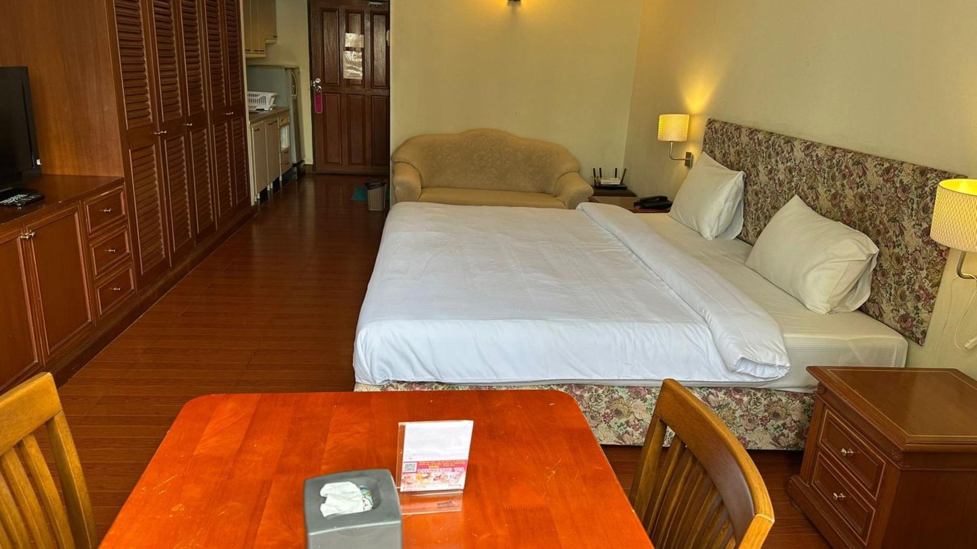 Omni Tower Nana Bangkok - Serviced Apartment On Sukhumvit Soi 4 Buitenkant foto