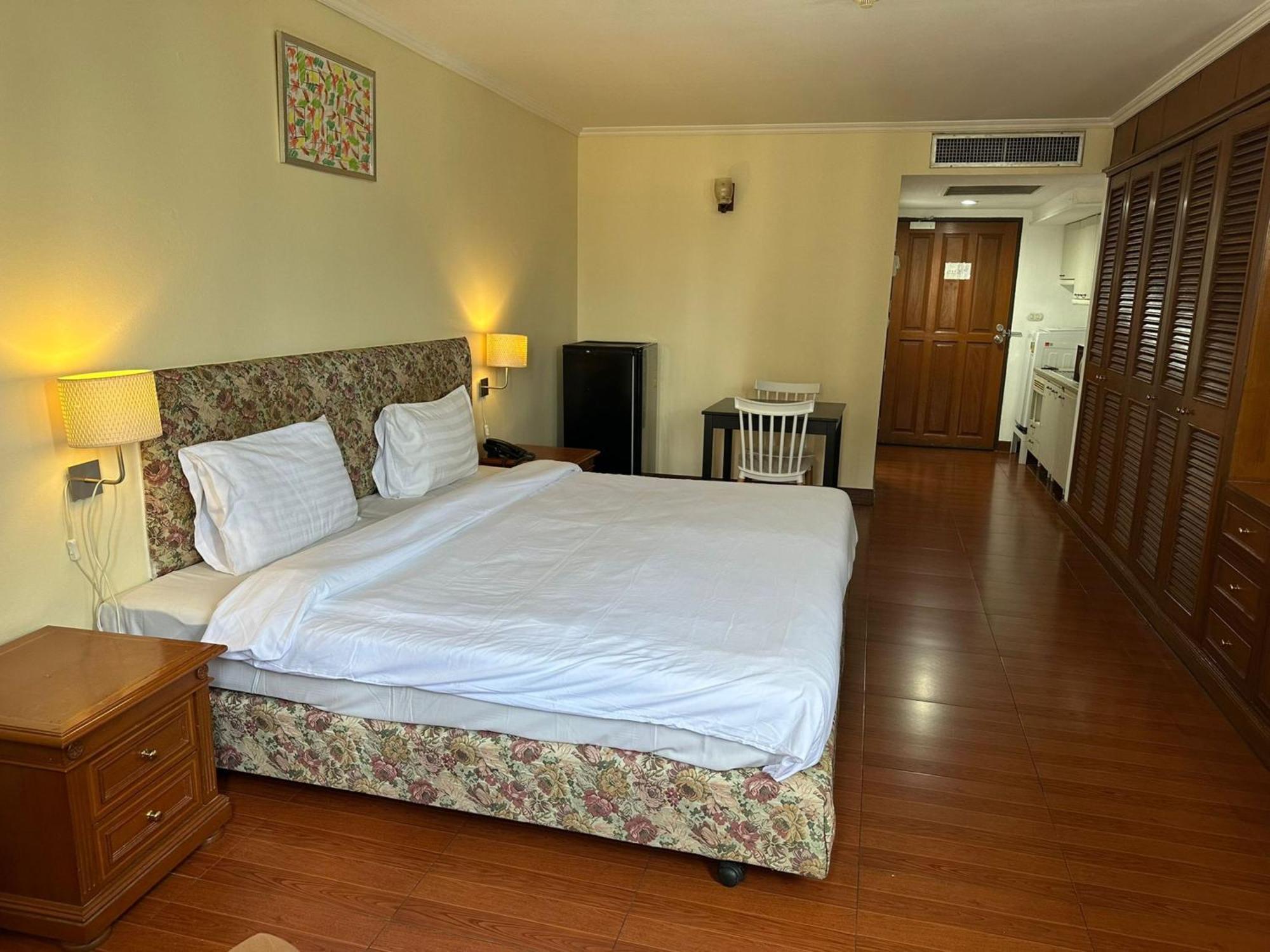 Omni Tower Nana Bangkok - Serviced Apartment On Sukhumvit Soi 4 Buitenkant foto