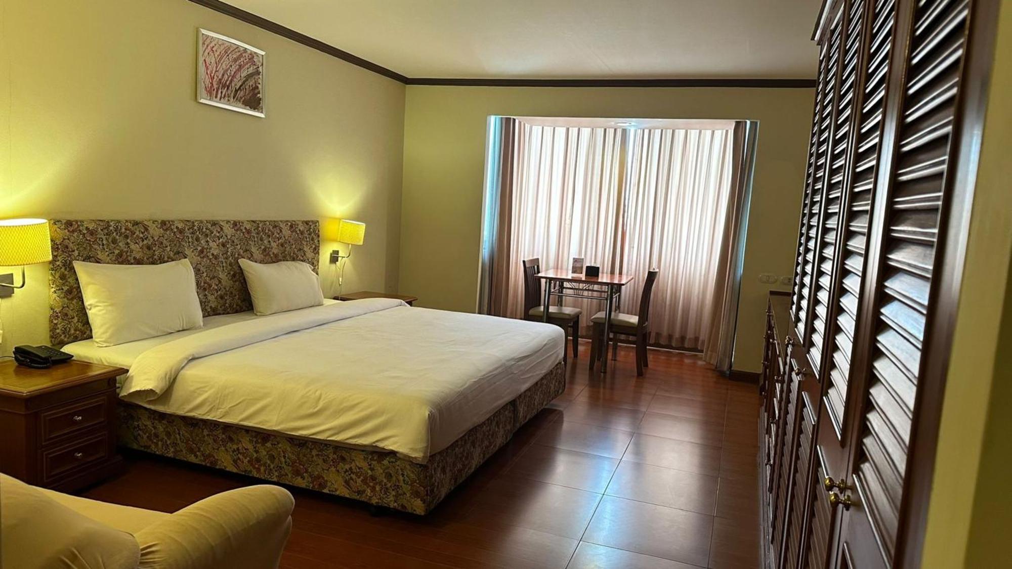 Omni Tower Nana Bangkok - Serviced Apartment On Sukhumvit Soi 4 Buitenkant foto