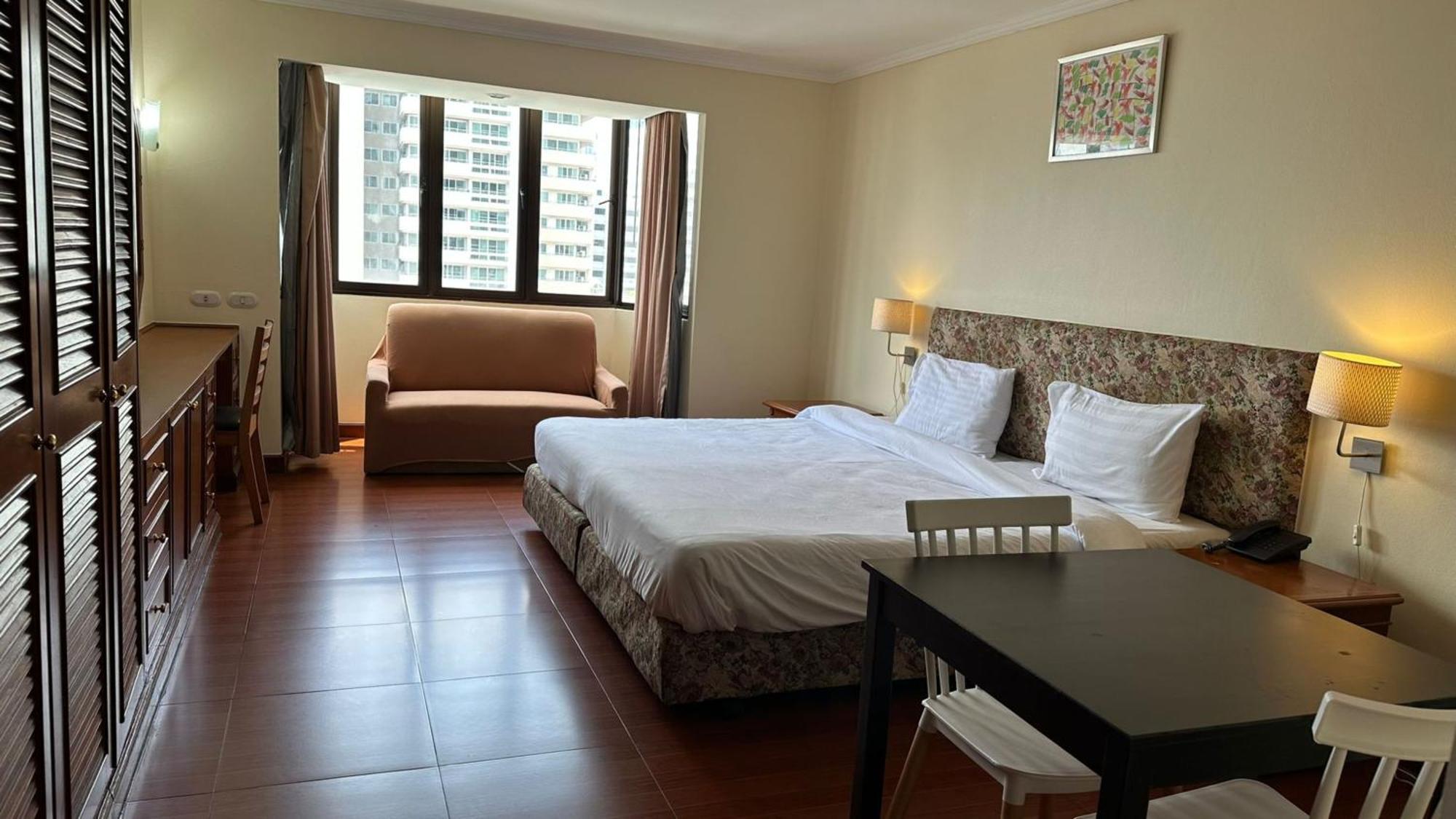 Omni Tower Nana Bangkok - Serviced Apartment On Sukhumvit Soi 4 Buitenkant foto