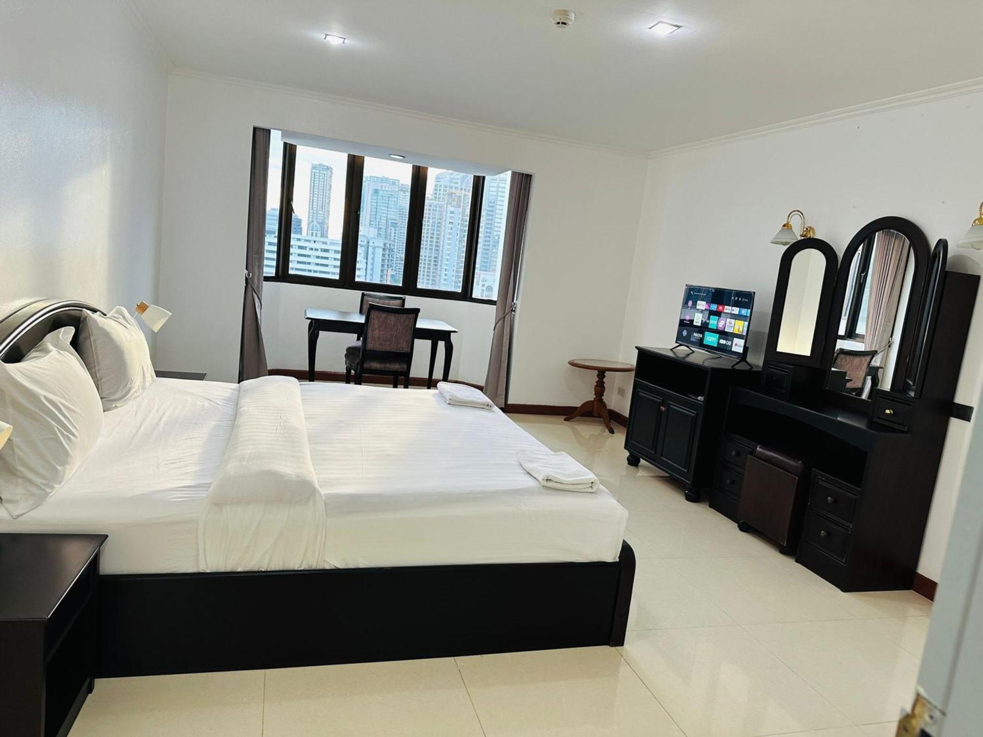 Omni Tower Nana Bangkok - Serviced Apartment On Sukhumvit Soi 4 Buitenkant foto