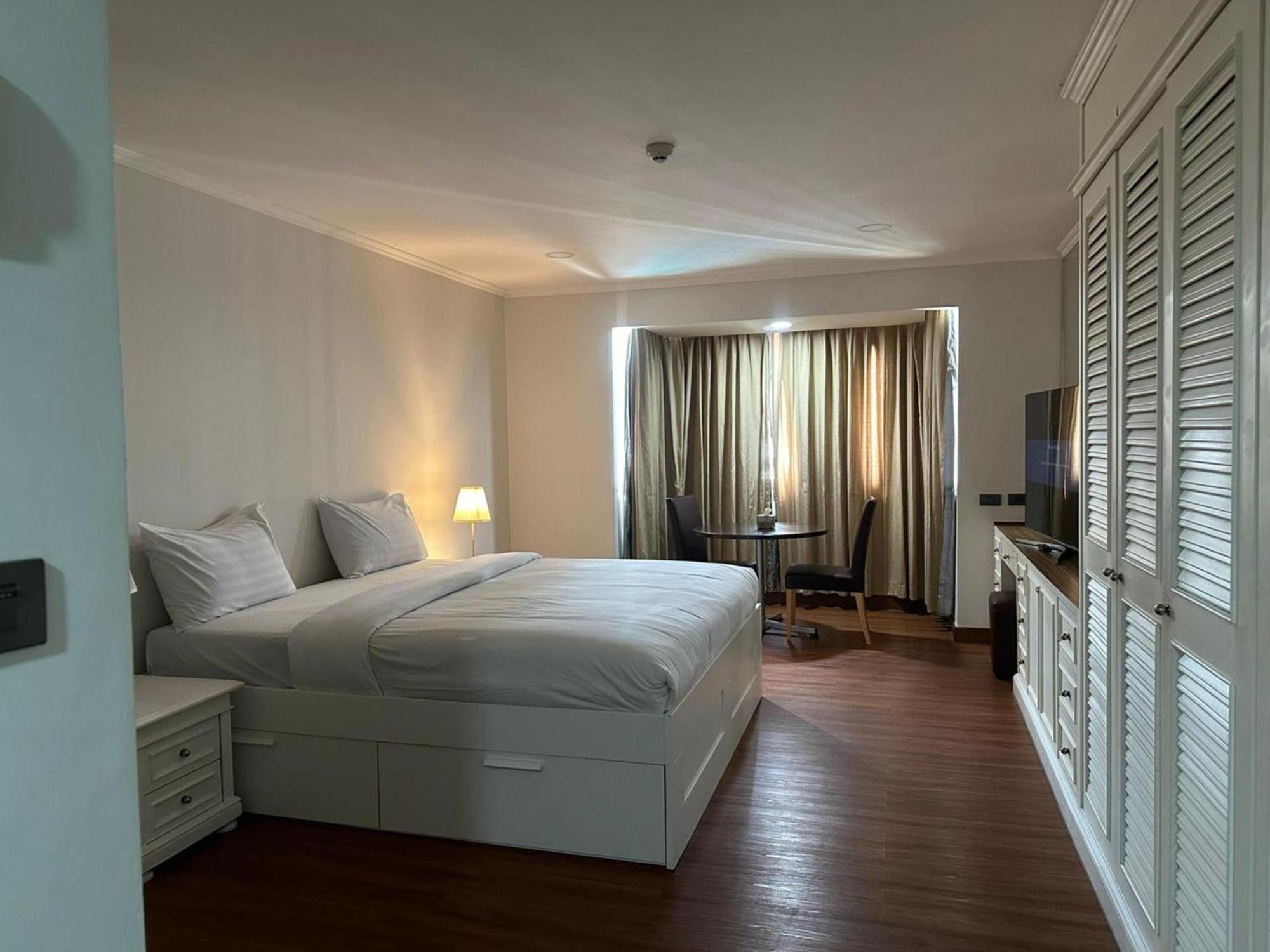 Omni Tower Nana Bangkok - Serviced Apartment On Sukhumvit Soi 4 Buitenkant foto