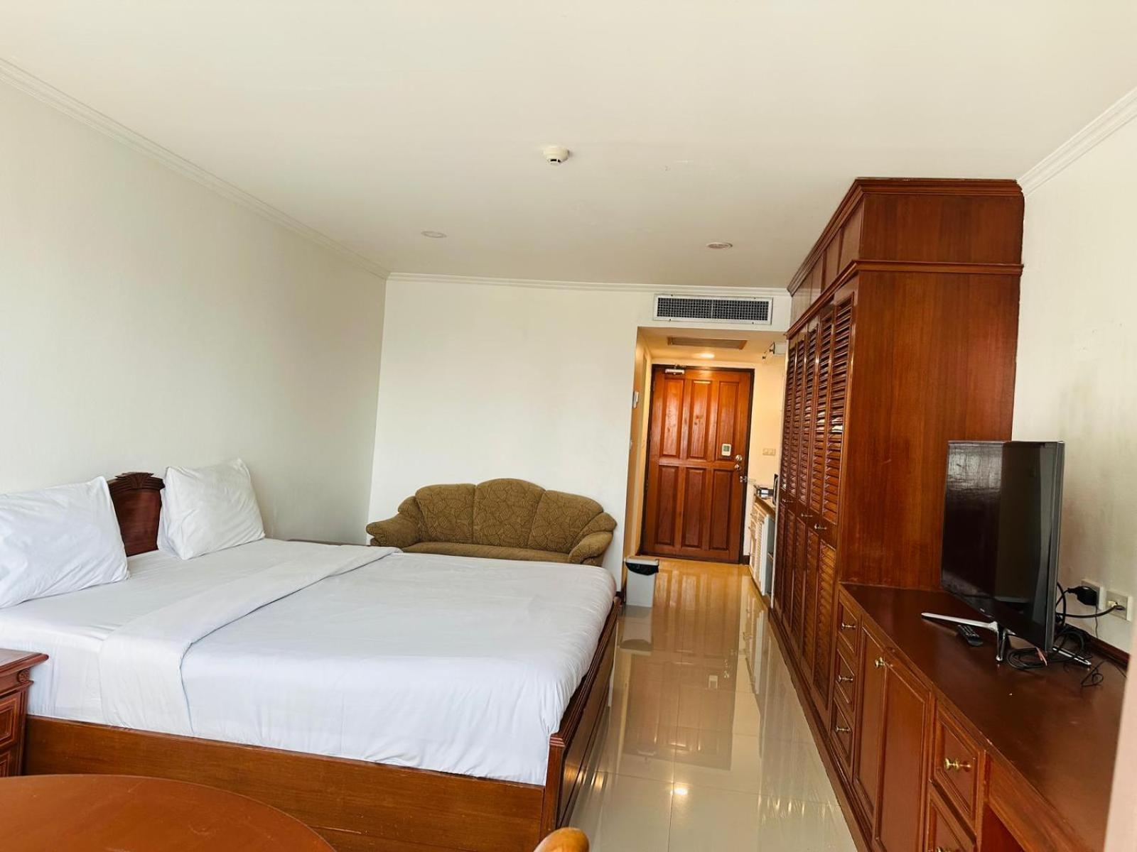 Omni Tower Nana Bangkok - Serviced Apartment On Sukhumvit Soi 4 Buitenkant foto
