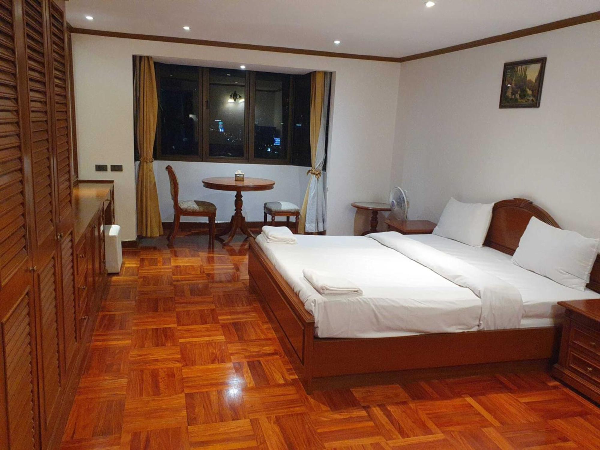 Omni Tower Nana Bangkok - Serviced Apartment On Sukhumvit Soi 4 Buitenkant foto